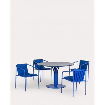 Rundtischset (Ø120 cm) Llibet und 4 Metall-Armlehnstühle Vinke für den Außenbereich Blau Sapphire - The Masie