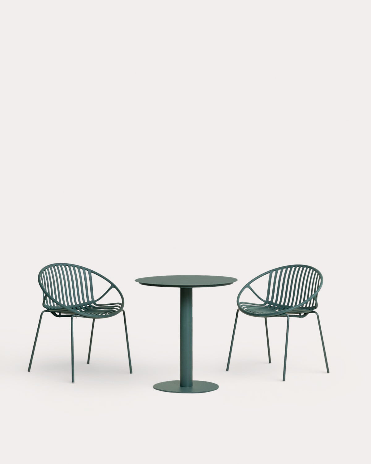 Banon Runder Metalltisch (Ø70 cm) und 2 Anier Outdoor-Polypropylenstühle, Galeriebild 1