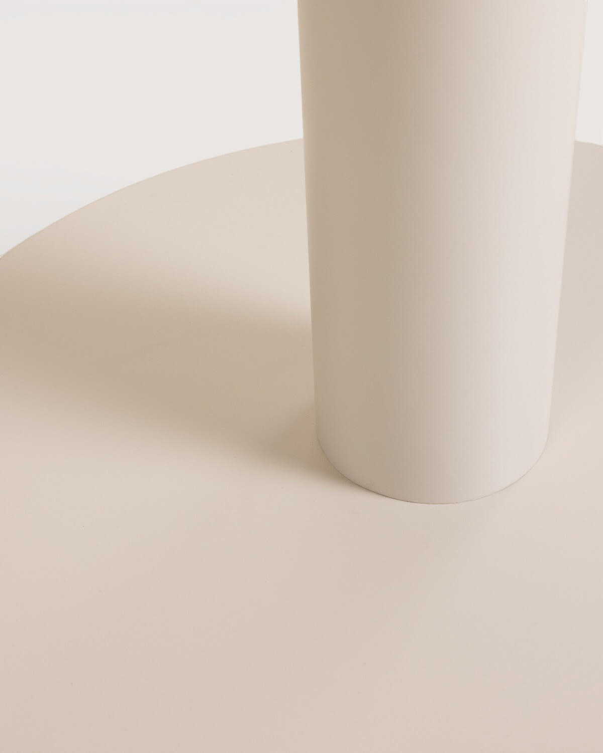 Rundes Metalltisch-Set (Ø110 cm) Lirae und 4 Polypropylen-Stühle Aisha für den Außenbereich, Galeriebild 11