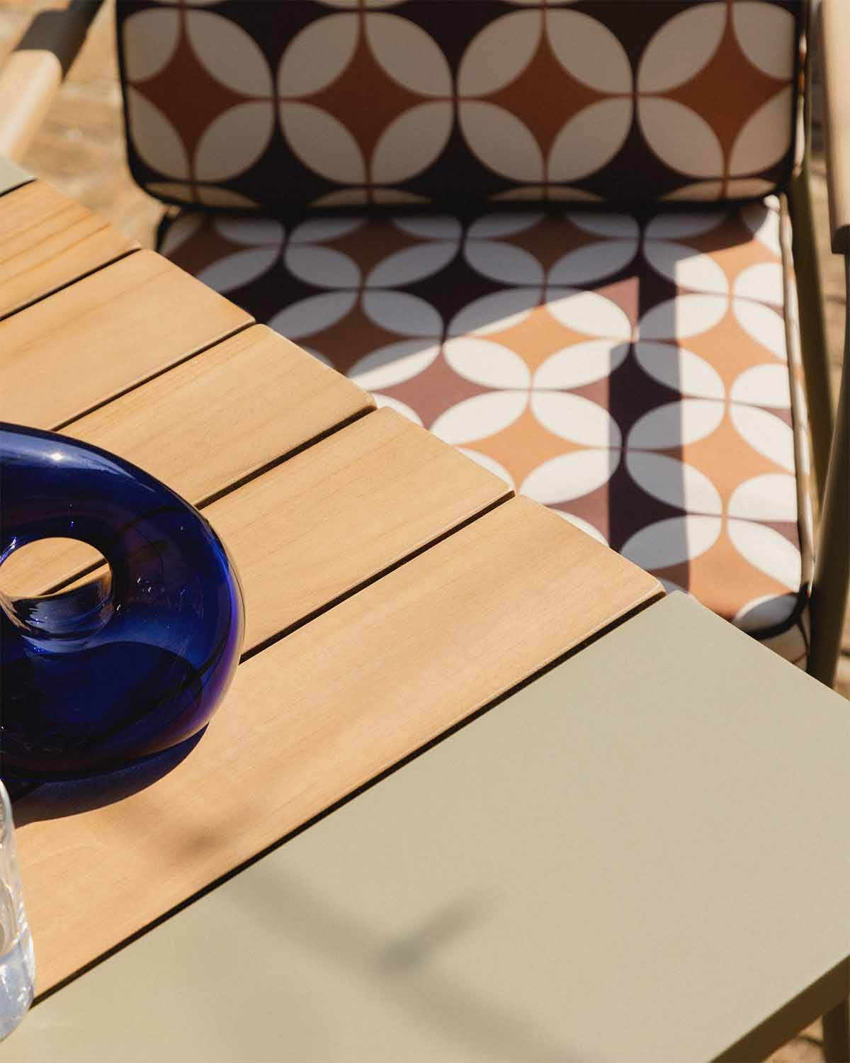 Rechteckiger Gartentisch aus Metall und Teakholz (220x110 cm) Lirae, Galeriebild 3