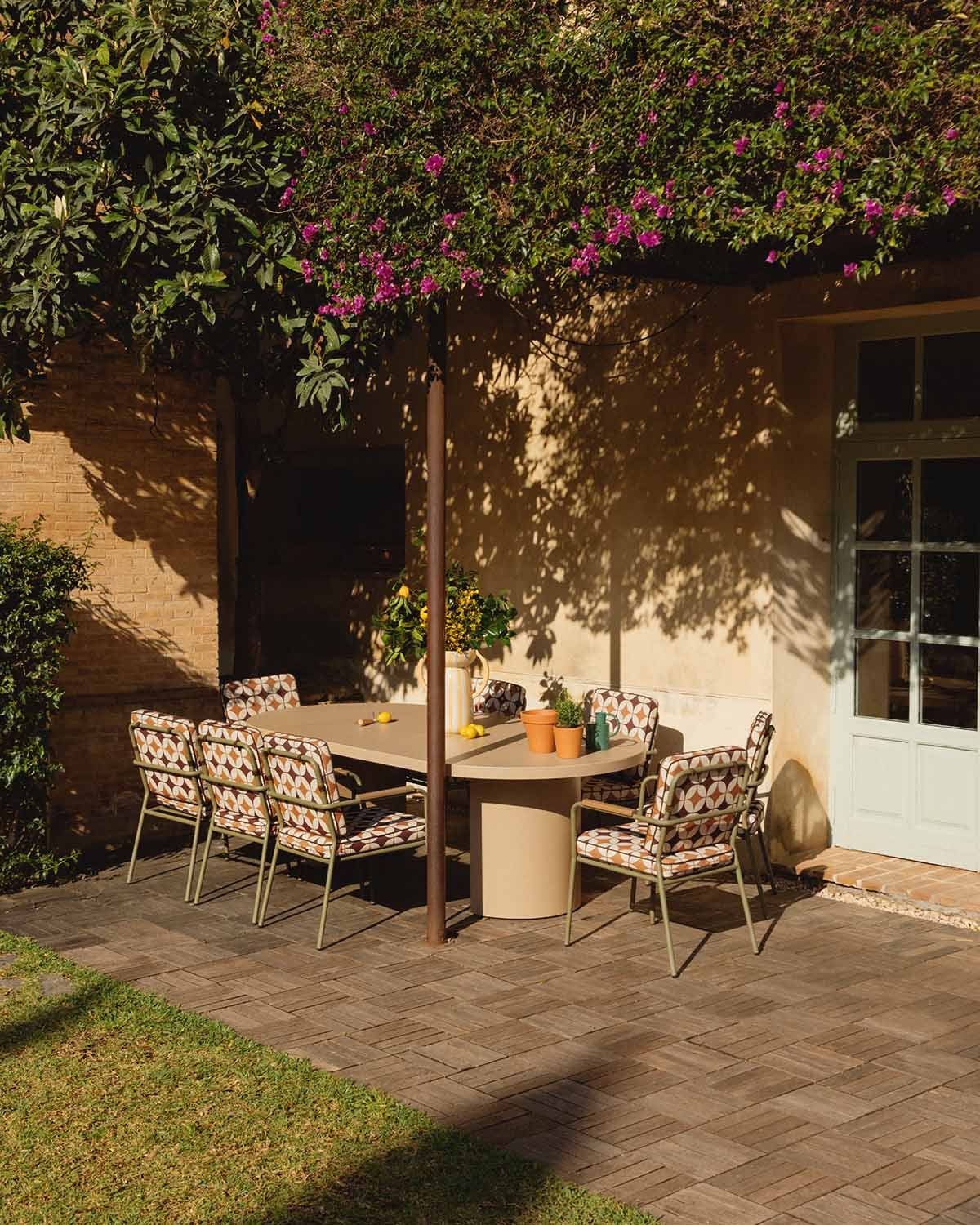 Ausziehbarer Runder Aluminium-Gartentisch (Ø120-240x120 cm) Beca, Galeriebild 2