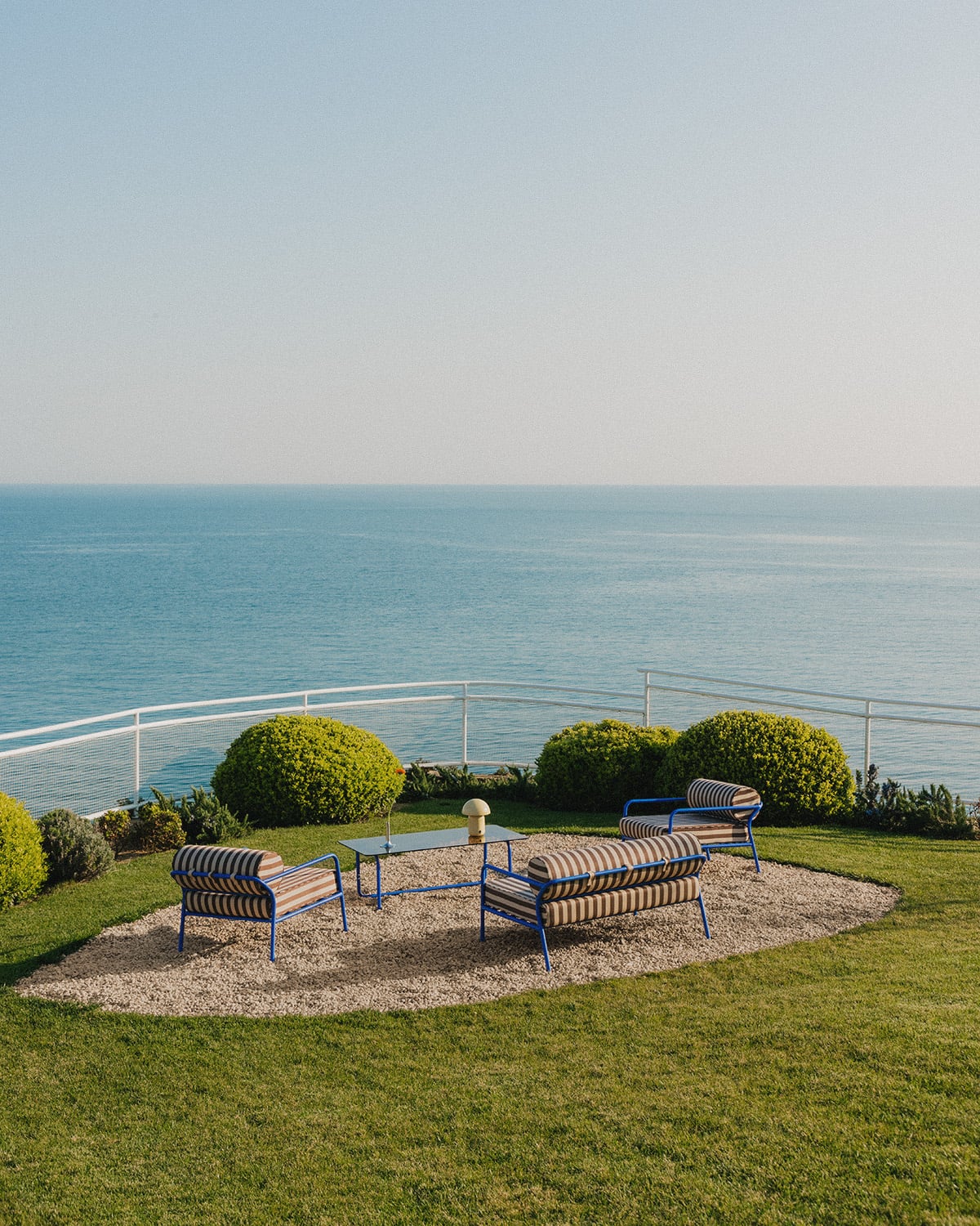 Gartenmöbelset mit 2-Sitzer-Sofa, 2 Sesseln und Couchtisch aus Metall und Stoff Mitha, Galeriebild 2