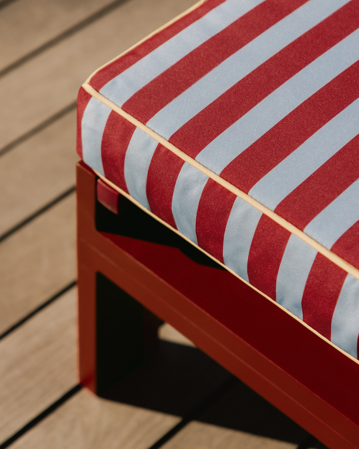 2er-Pack Neue Verstellbare Kreta-Sonnenliegen aus Aluminium mit Gestreiften Kissen, Galeriebild 3