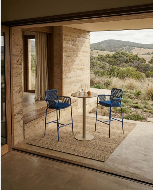 Runder Stehtisch (Ø70 cm) Banon und 2 Aluminium-Hocker (74 cm) Drian für den Außenbereich
