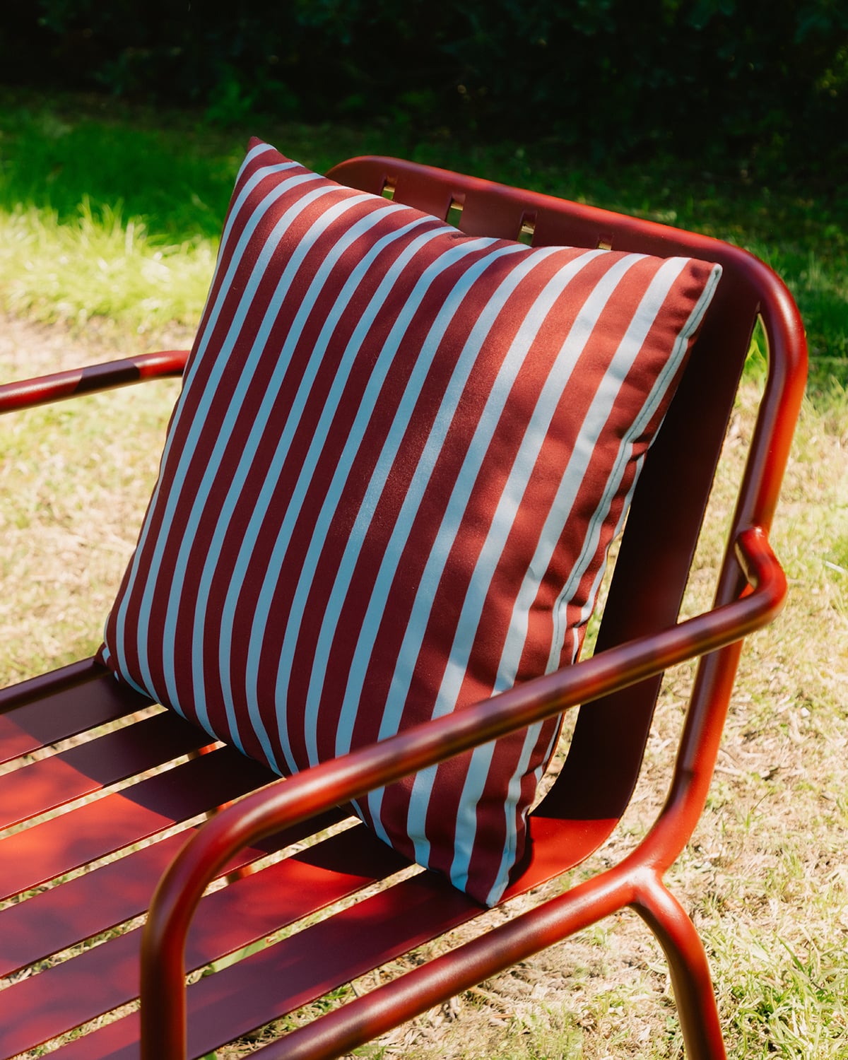 Gartenmöbel-Set mit 2-Sitzer-Sofa, 2 Sesseln und Couchtisch aus Metall Tavo, Galeriebild 3