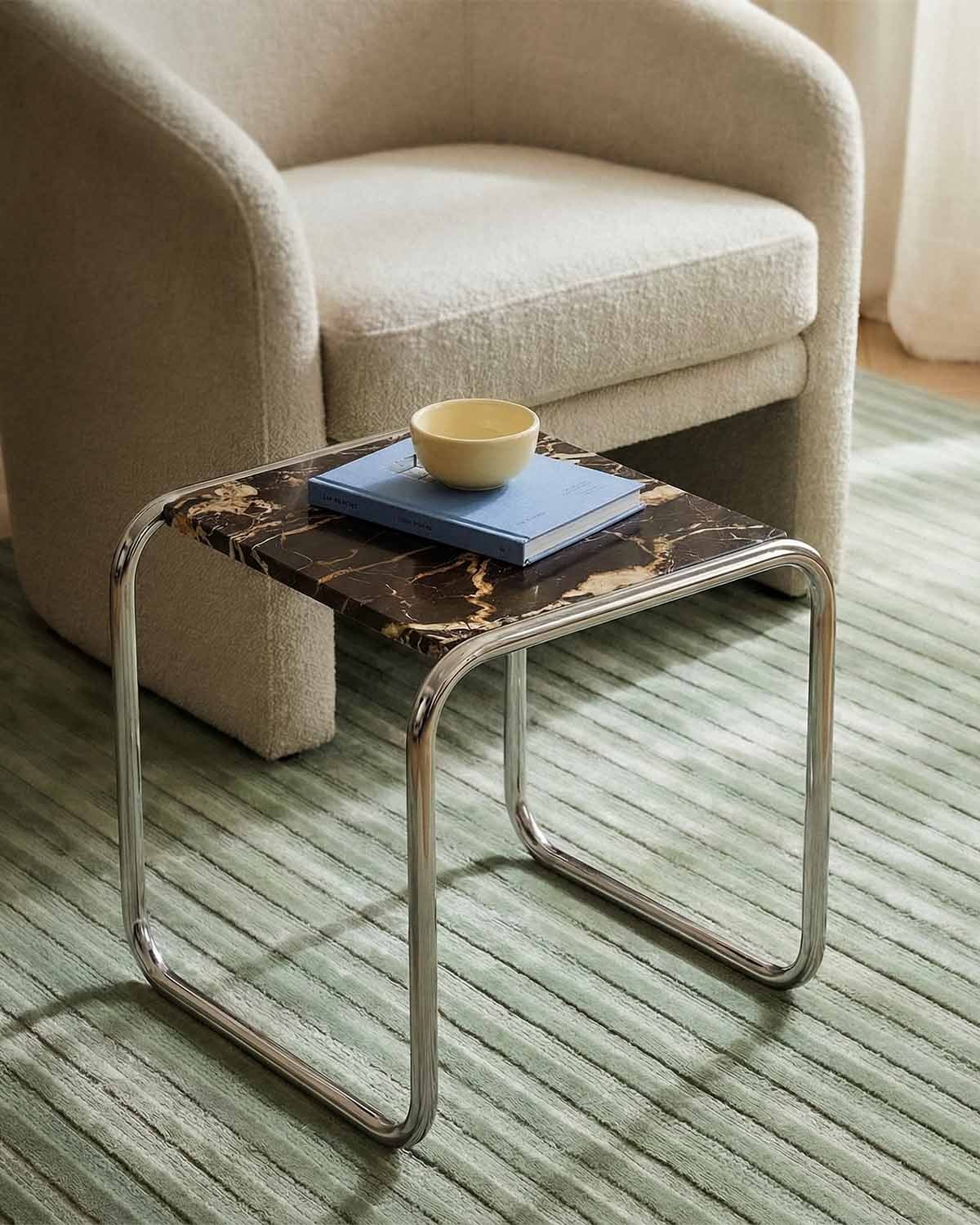 Quadratischer Beistelltisch aus Marmor und Metall (40x40 cm) Nansa, Galeriebild 2