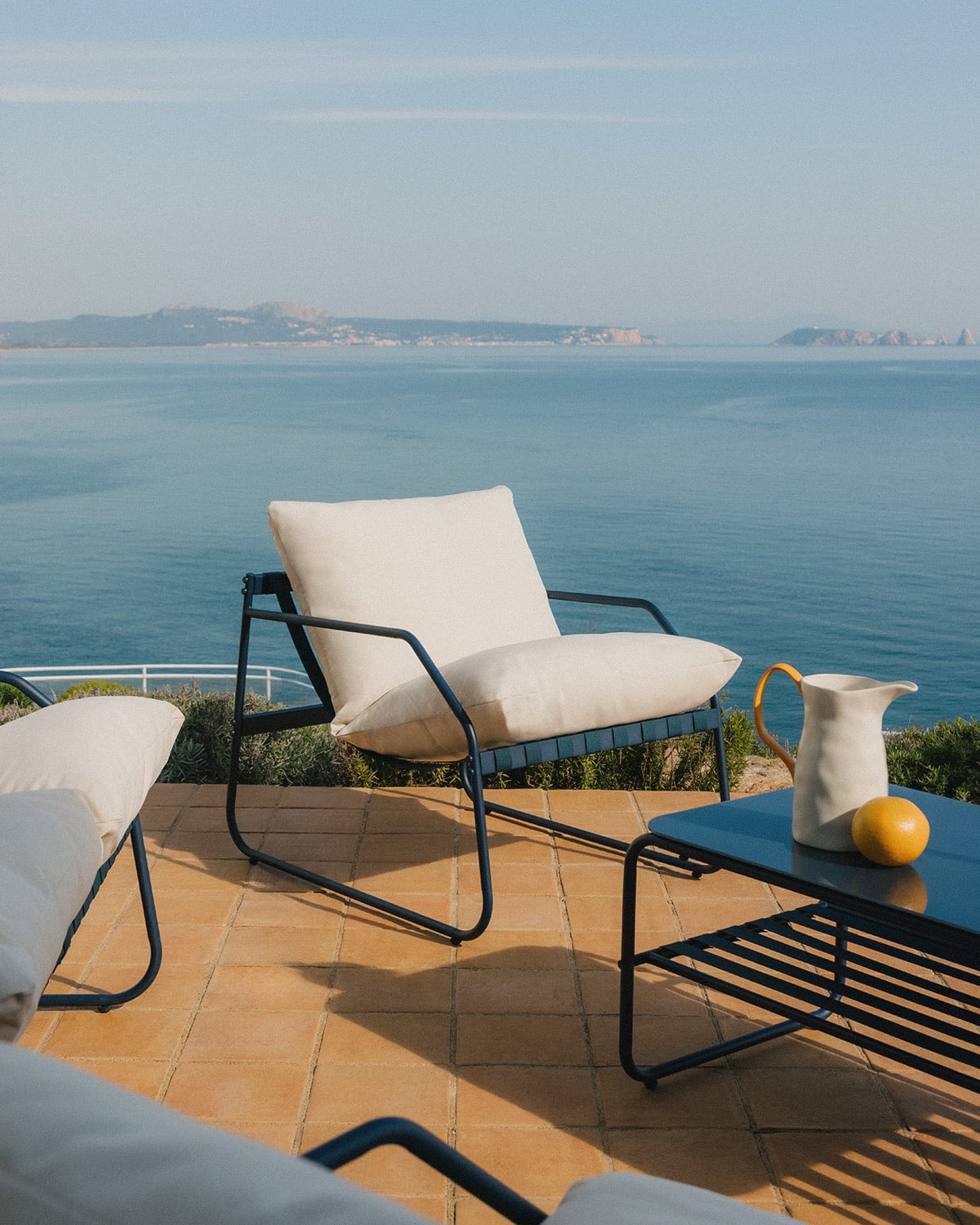 Gartenmöbelset mit 2-Sitzer-Sofa, 2 Sesseln und Couchtisch aus Metall und Stoff Ohiane, Galeriebild 3