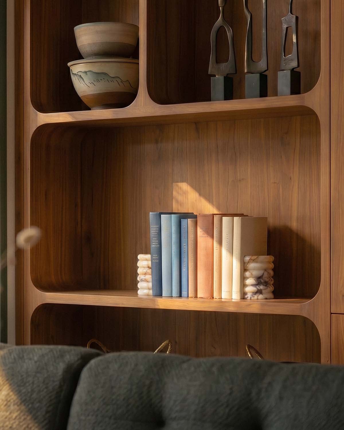 Set mit 2 Marmor-Buchstützen Aneik, Galeriebild 2