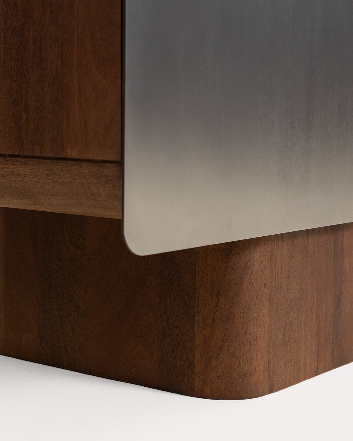 Niedriges Sideboard mit 2 Türen aus Mangoholz und Metall von Arties, Galeriebild 9