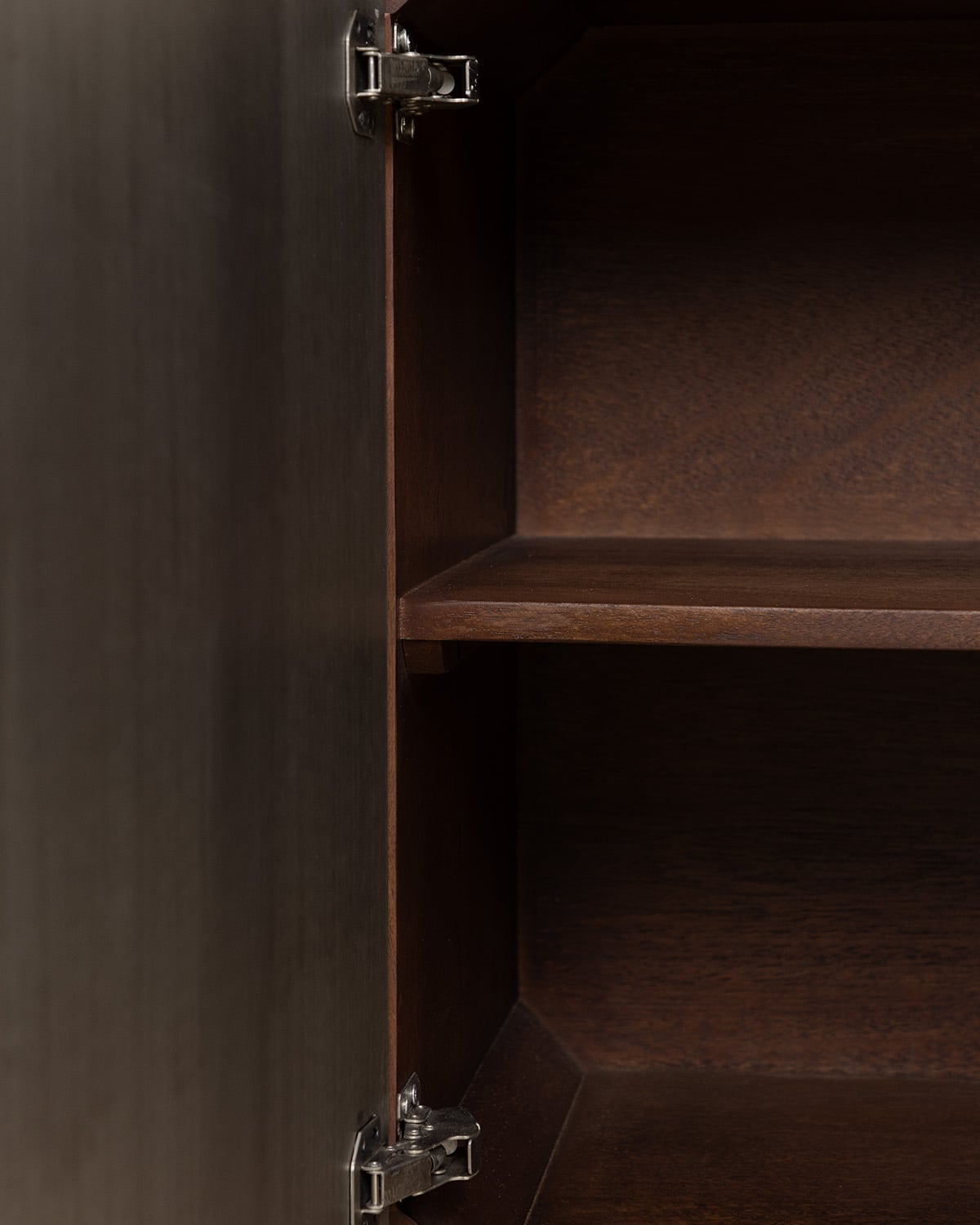Niedriges Sideboard mit 2 Türen aus Mangoholz und Metall von Arties, Galeriebild 7