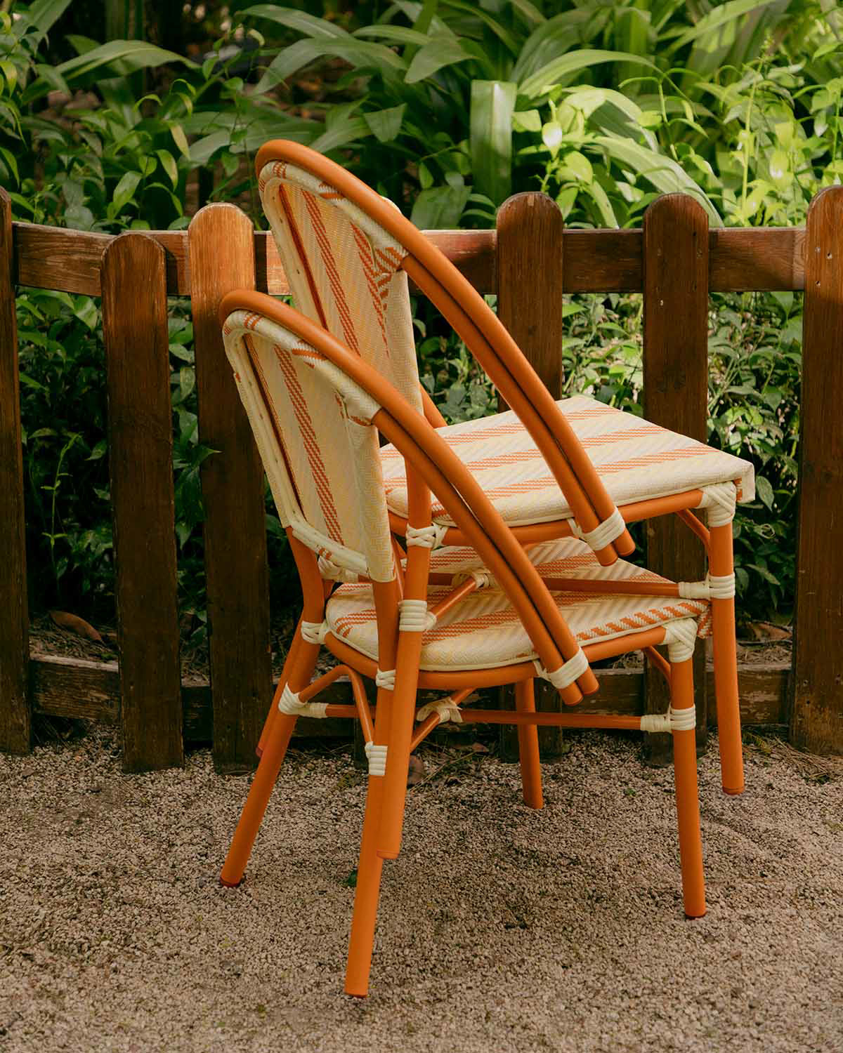 Set mit rundem Tisch Ø60 cm und 2 Gartenstühlen aus Metall und Polyrattan Yona Bistro, Galeriebild 3