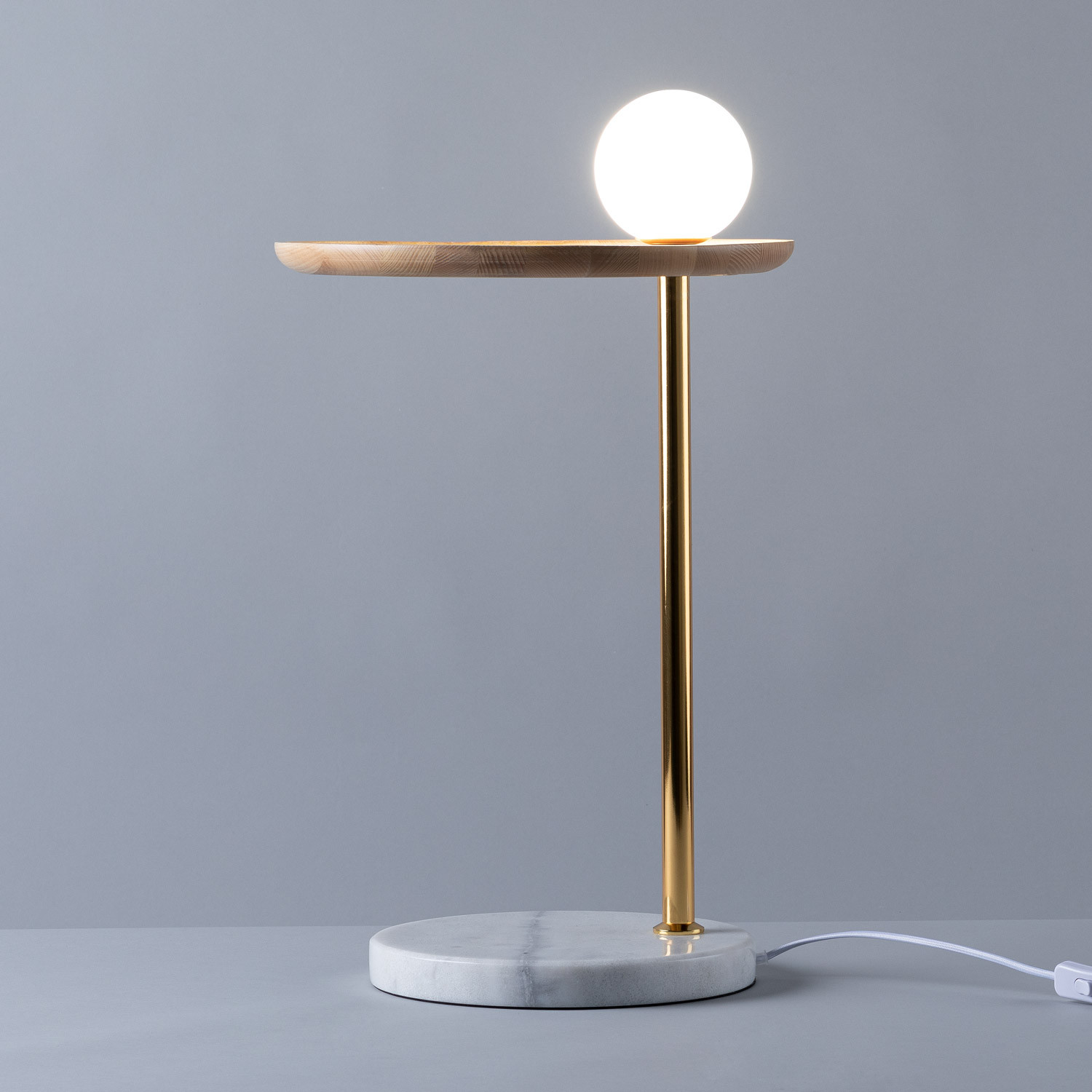 Stehlampe aus Marmor und Holz - themasie.com