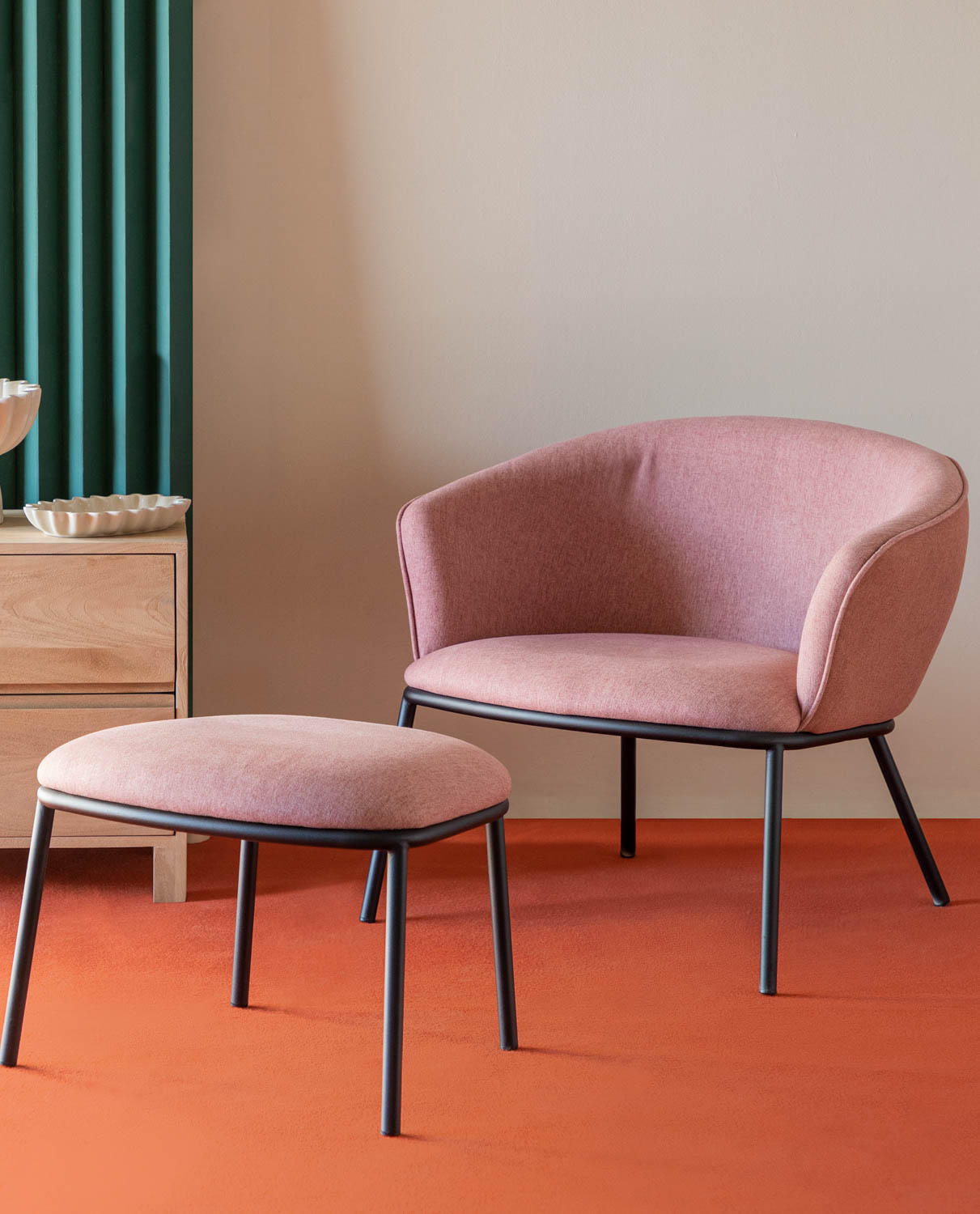 Sillón con Reposapiés de Tela y Metal Ibon, imagen de galería 2