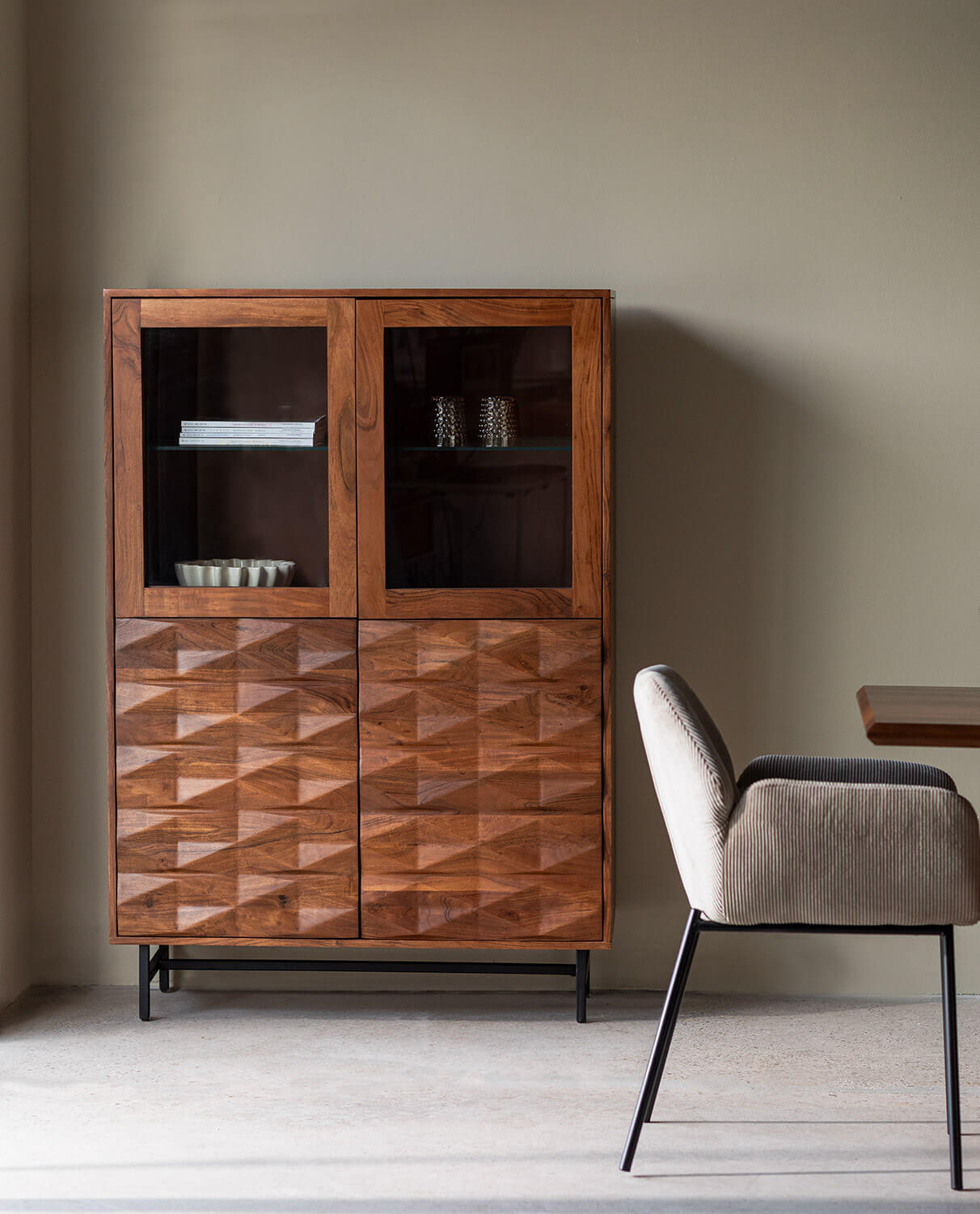 Aparador Alto 2 Puertas de Madera de Acacia Duna, imagen de galería 2