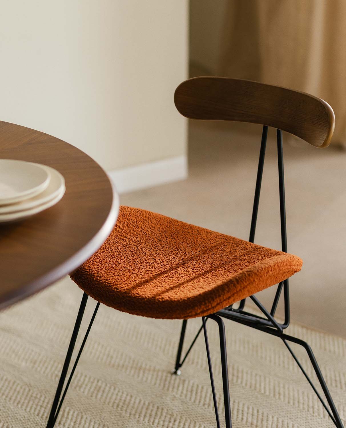 Silla de Comedor de Tela y Madera Brunela, imagen de galería 2