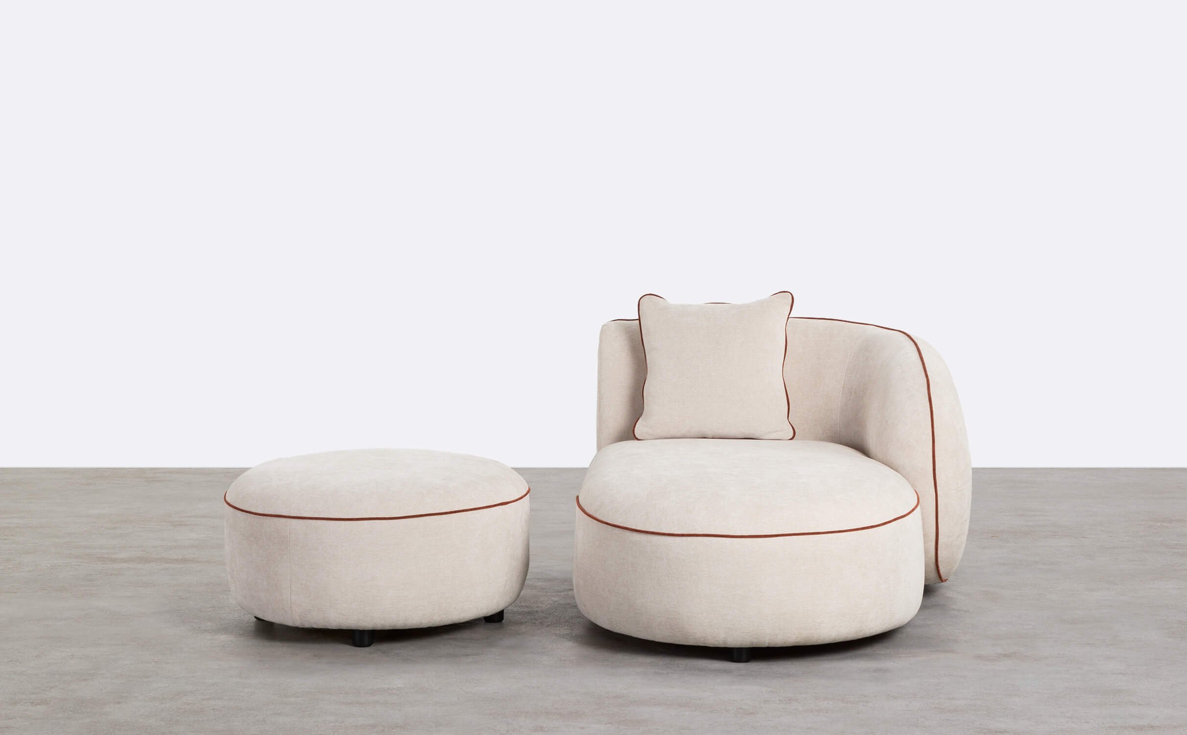 Chaise Longue con Puff Redondo de Tela Ilham, imagen de galería 1