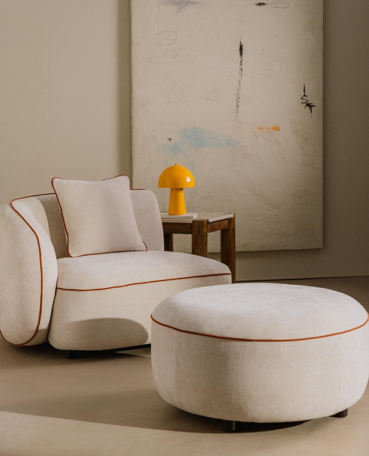 Sillón Esquinero con Puff Redondo de Tela Ilham , imagen de galería 2