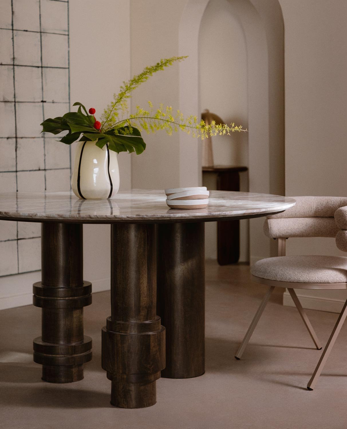 Mesa de Comedor Redonda de Mármol Sawar y Madera de Mango (Ø140 cm) Atenas, imagen de galería 2