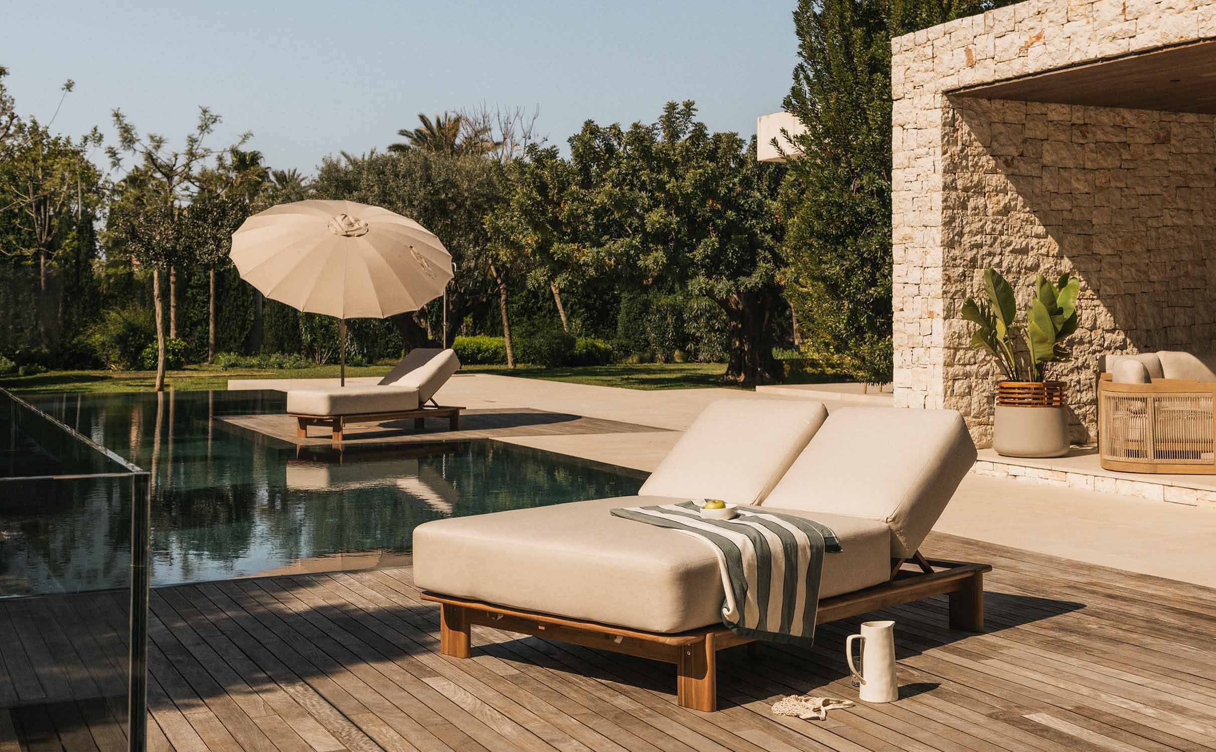 Tumbona Doble Reclinable de Madera de Acacia con Cojín de Tela Cael , imagen de galería 1