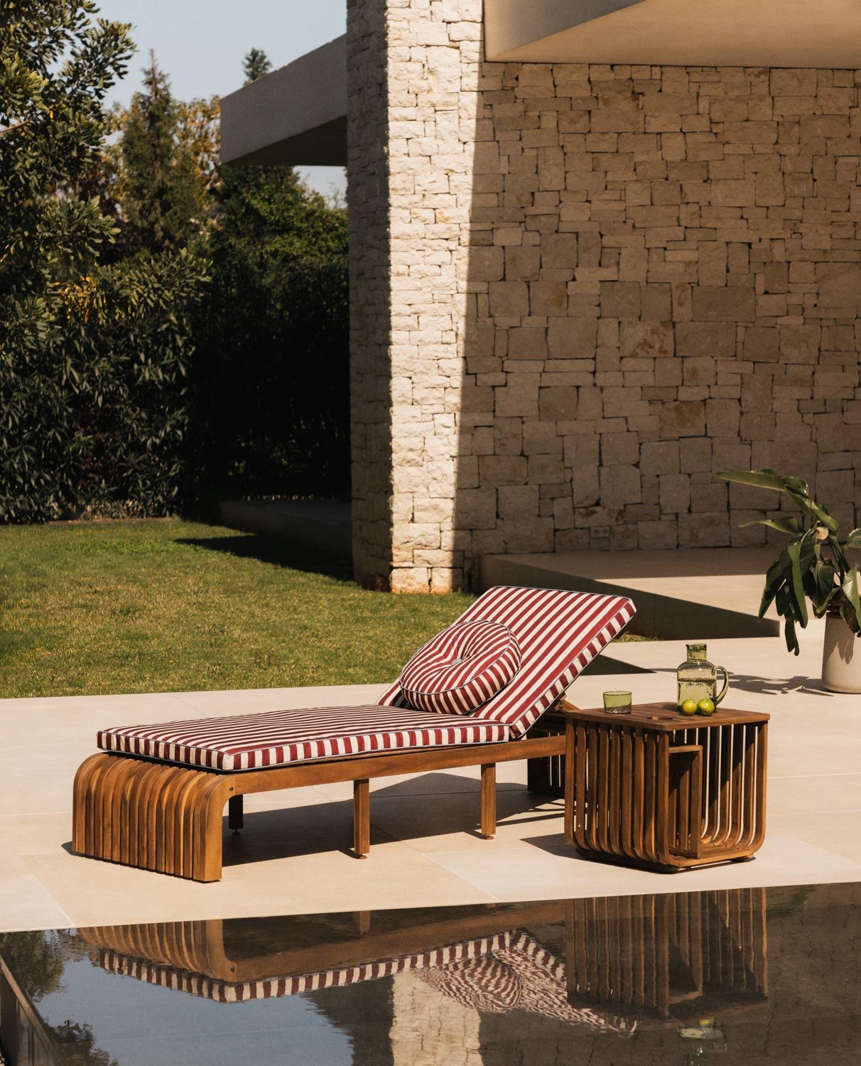 Tumbona Reclinable de Madera de Acacia con Cojín de Tela Hazan, imagen de galería 2
