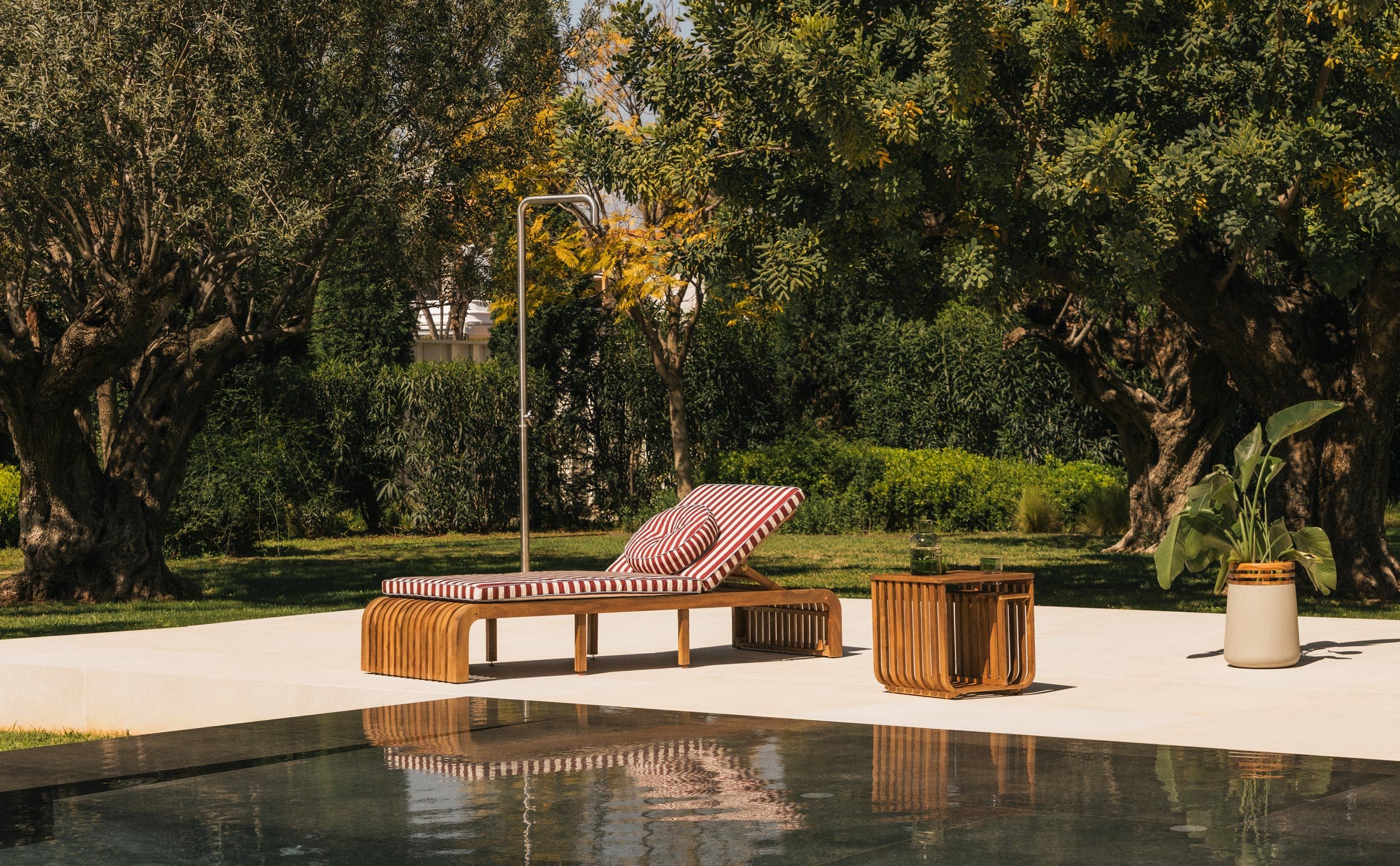 Tumbona Reclinable de Madera de Acacia con Cojín de Tela Hazan, imagen de galería 1
