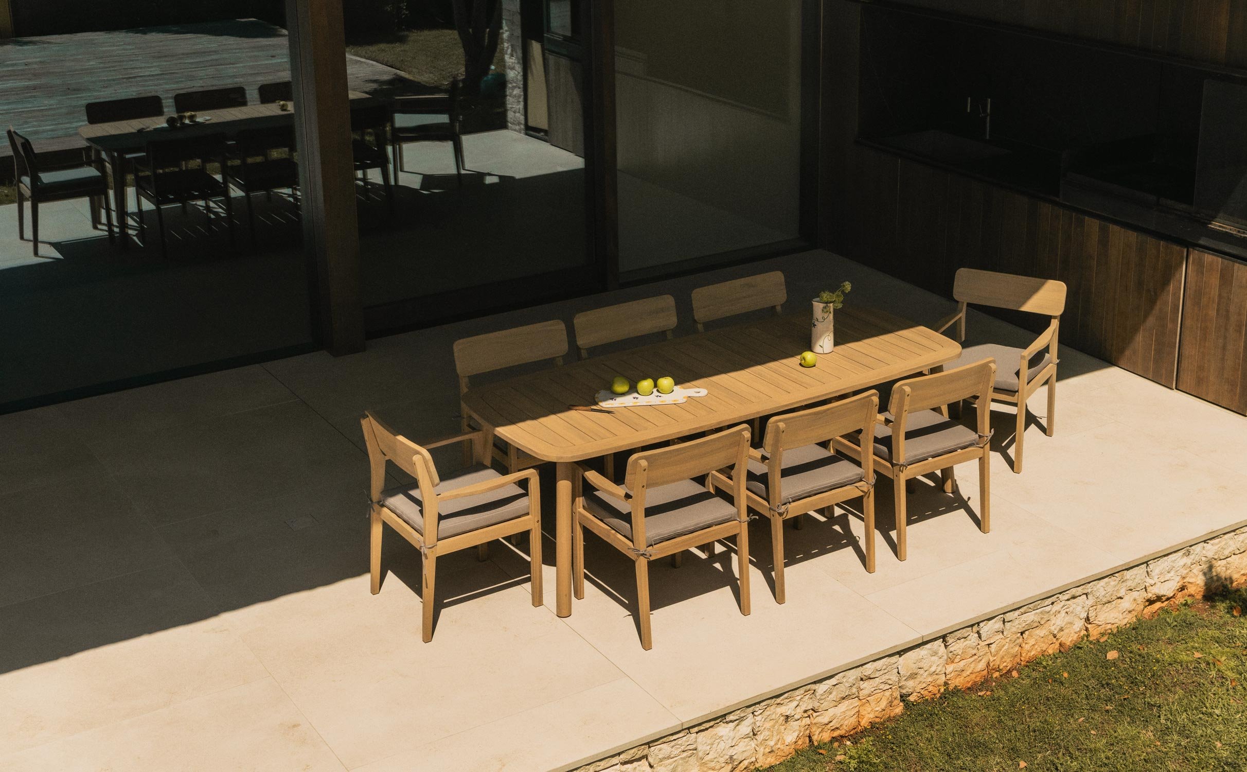 Set de Mesa Rectangular (240x100 cm) y 8 Sillas con Reposabrazos de Jardín de Madera de Acacia Marla, imagen de galería 1