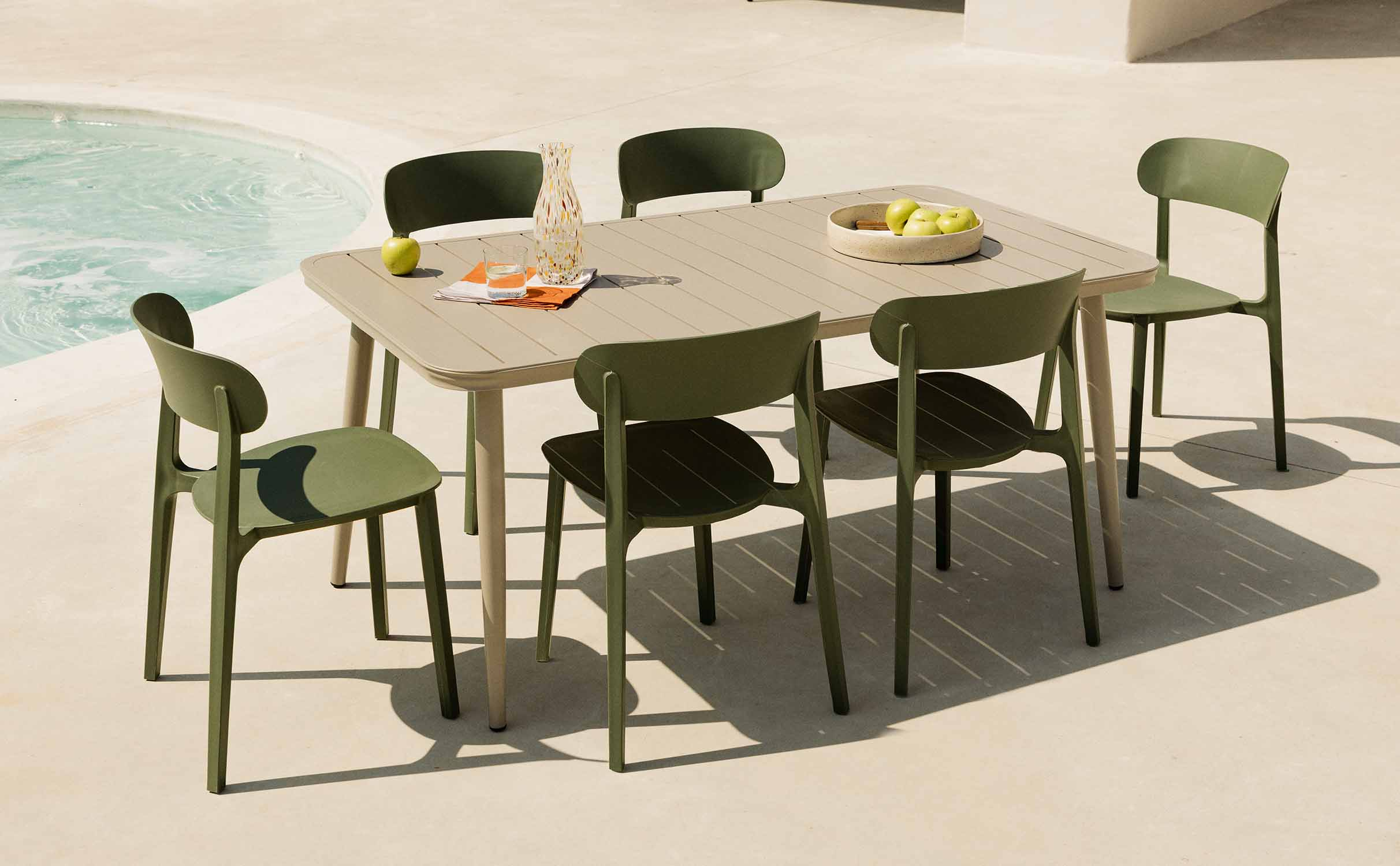 Set de Mesa Rectangular de Aluminio Cancún y 6 Sillas de Polipropileno de Exterior Briel, imagen de galería 1