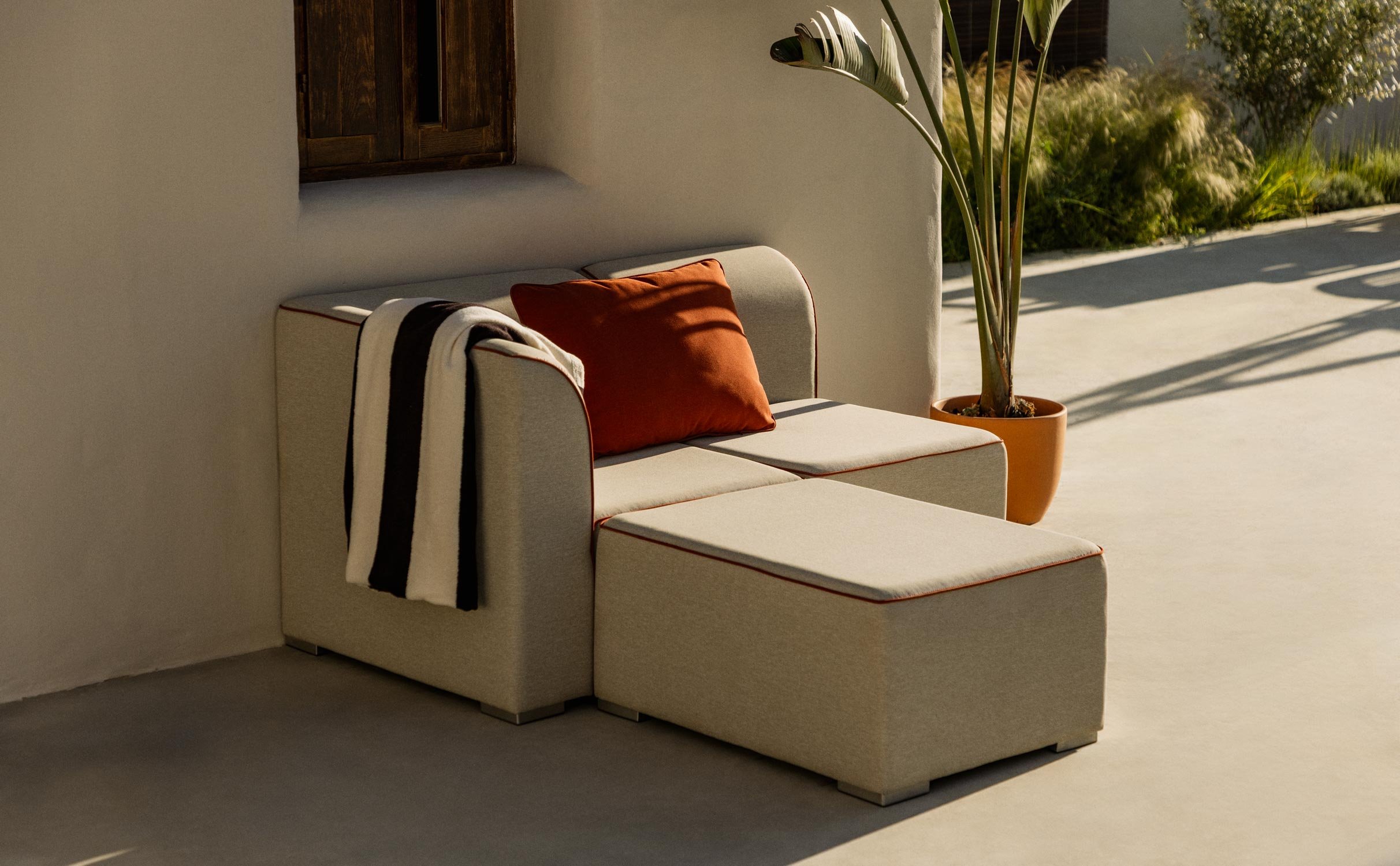 Sofá Modular de Jardín  2 Piezas Esquinero y Sillón con Puff de Tela Lagos, imagen de galería 1