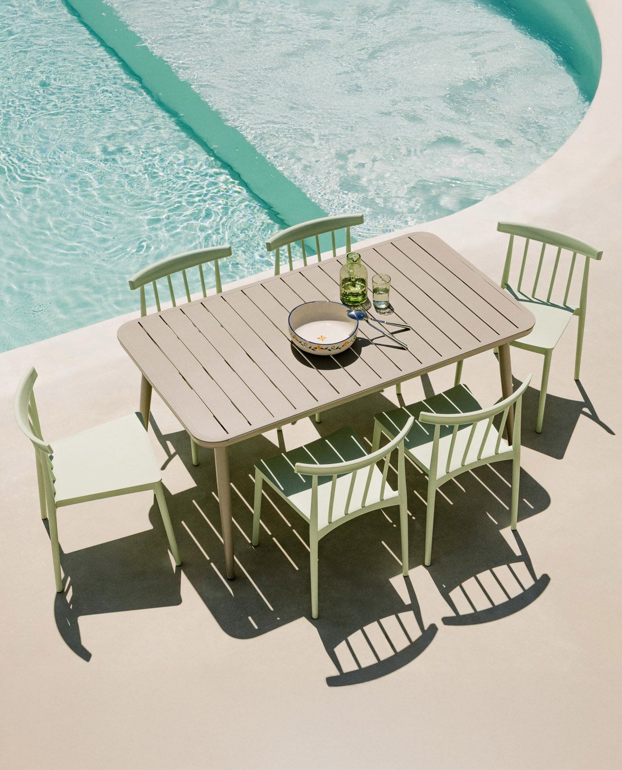 Set de Mesa Rectangular de Aluminio Cancún y 6 Sillas de Polipropileno de Exterior Sunty, imagen de galería 2