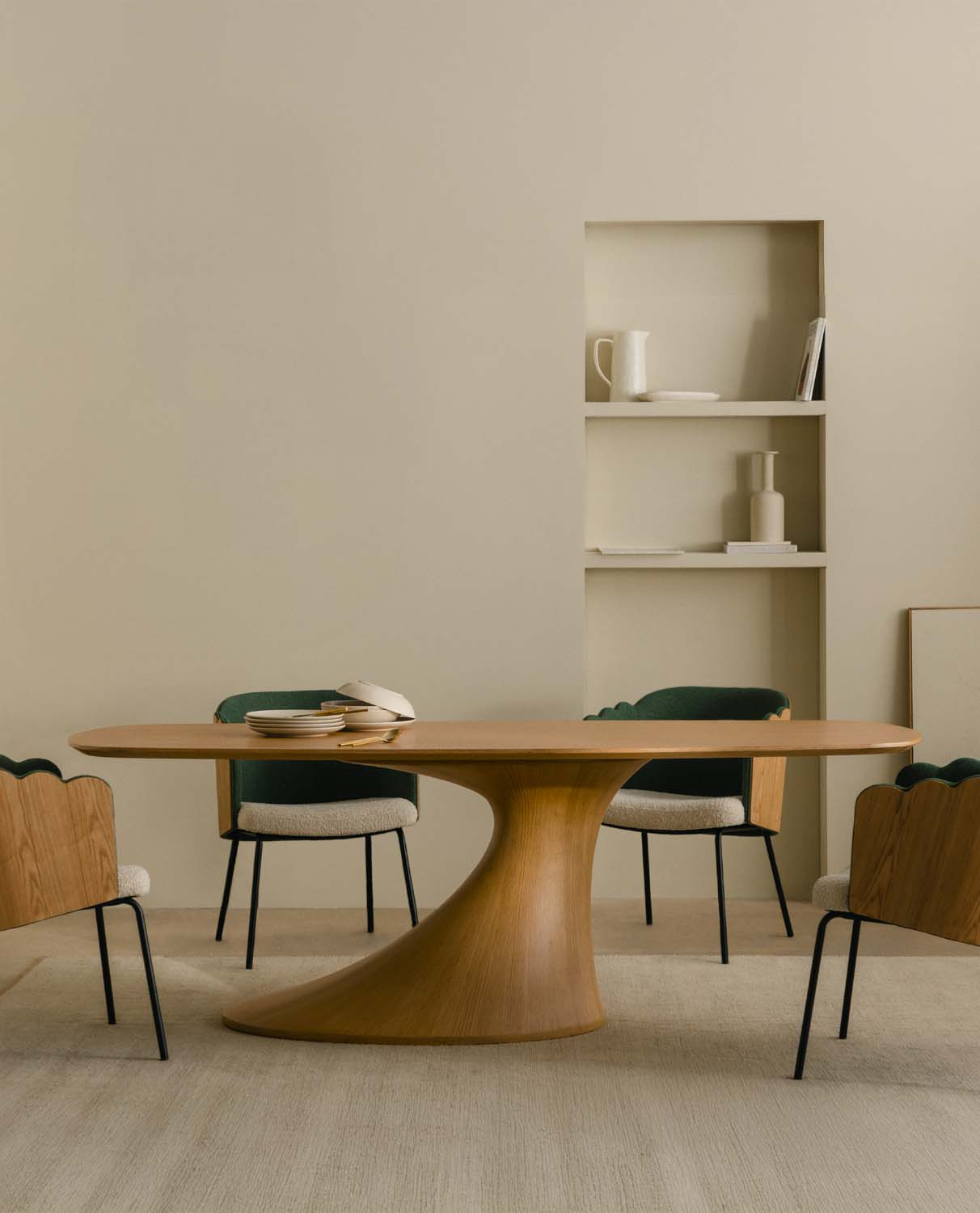 Set de Mesa de Comedor Rectangular de Madera Flawas y 4 Sillas de Tela Rene, imagen de galería 2