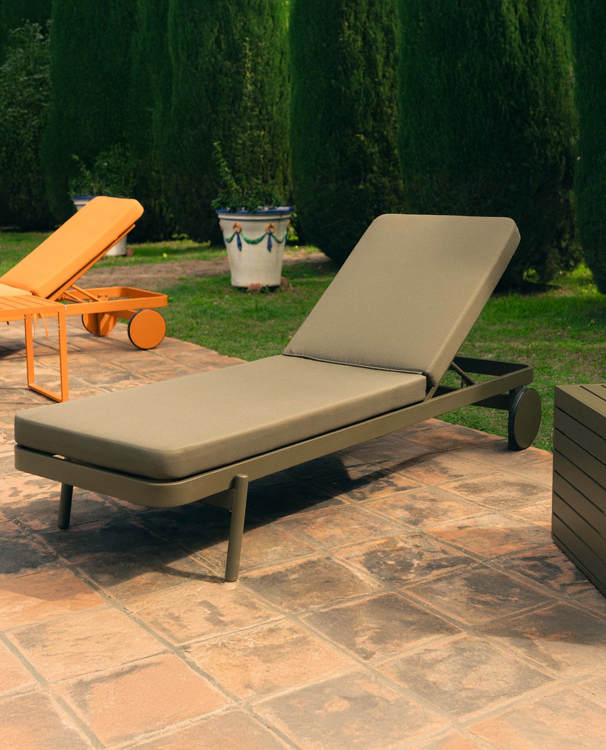 Tumbona Reclinable de Aluminio con Cojín de Tela Celina , imagen de galería 2