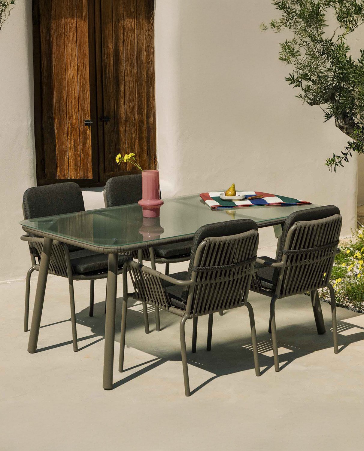 Set de Mesa de Aluminio y 4 Sillas de Exterior Drian, imagen de galería 2