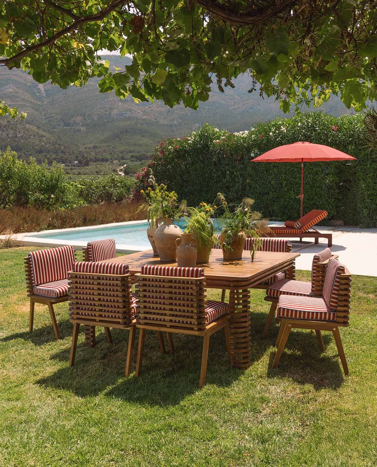 Set de Mesa Cuadrada (160x160 cm) y 8 Sillas de Madera de Acacia y Tela de Exterior Hazan, imagen de galería 2