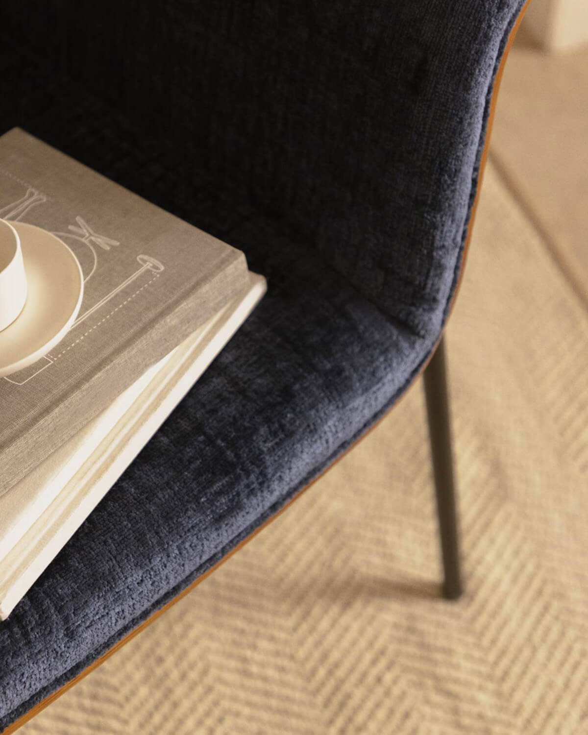 Butaca con Reposabrazos de Madera y Tela Lirio, imagen de galería 3