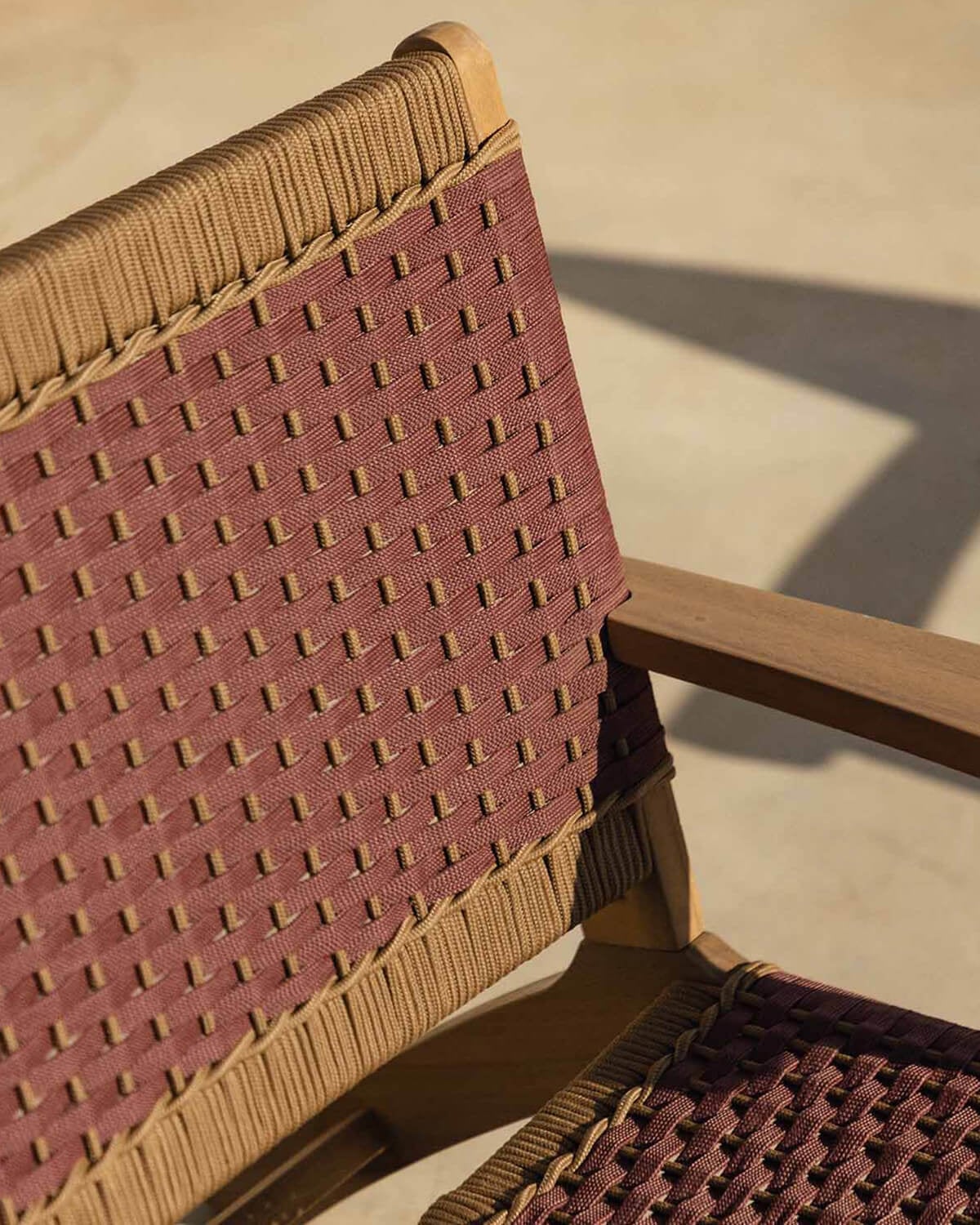 Sillón de jardín de madera de acacia y cuerda Mirle, imagen de galer&iacute;a 3