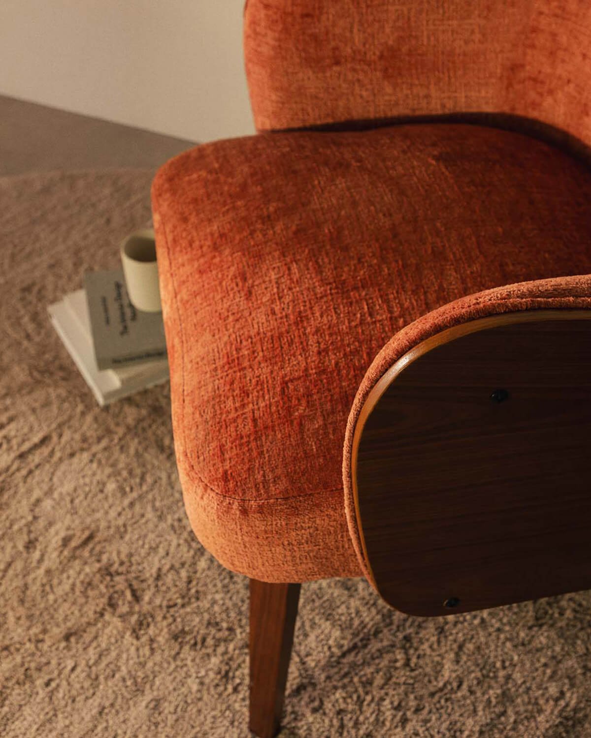 Butaca con Reposabrazos de Madera y Tela Denia, imagen de galería 3