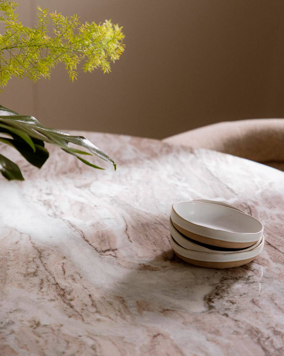 Mesa de Comedor Redonda de Mármol Sawar y Madera de Mango (Ø140 cm) Atenas, imagen de galería 3