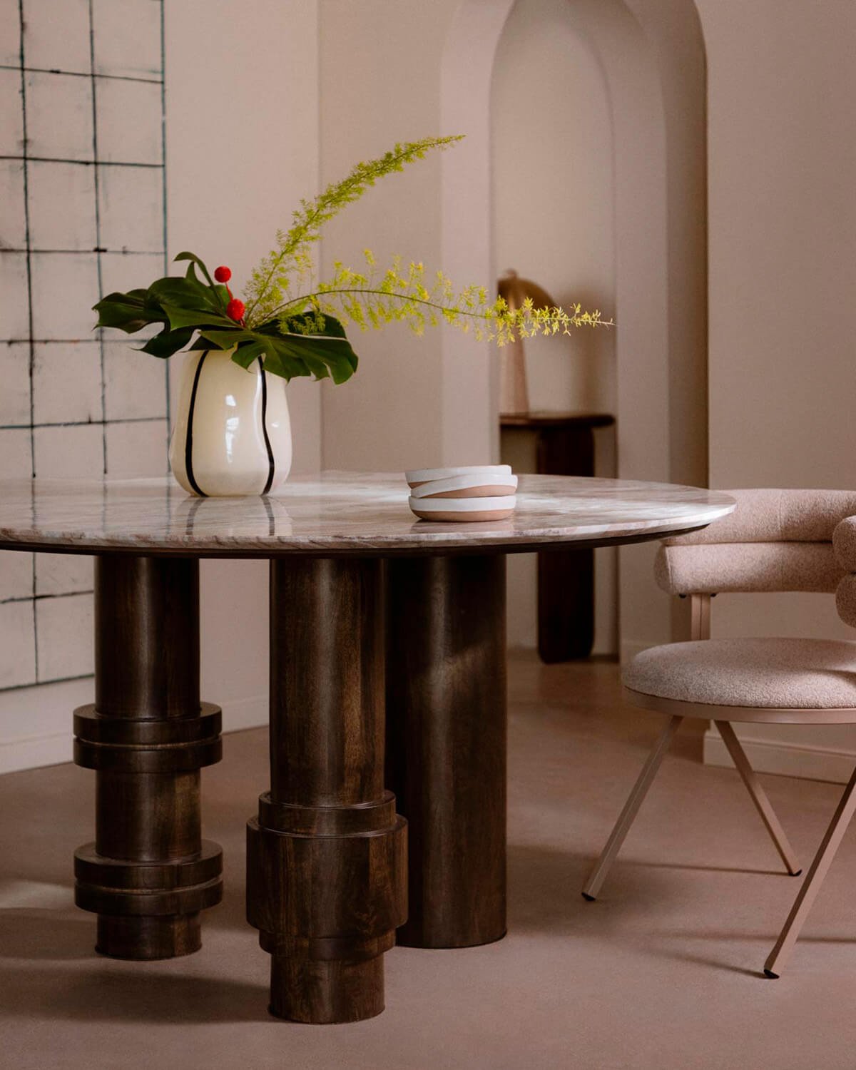 Mesa de Comedor Redonda de Mármol Sawar y Madera de Mango (Ø140 cm) Atenas, imagen de galería 2