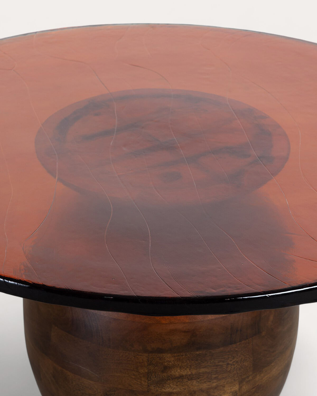 Mesa de Centro Redonda de Madera de Mango y Cristal (Ø82 cm) Diua, imagen de galería 3