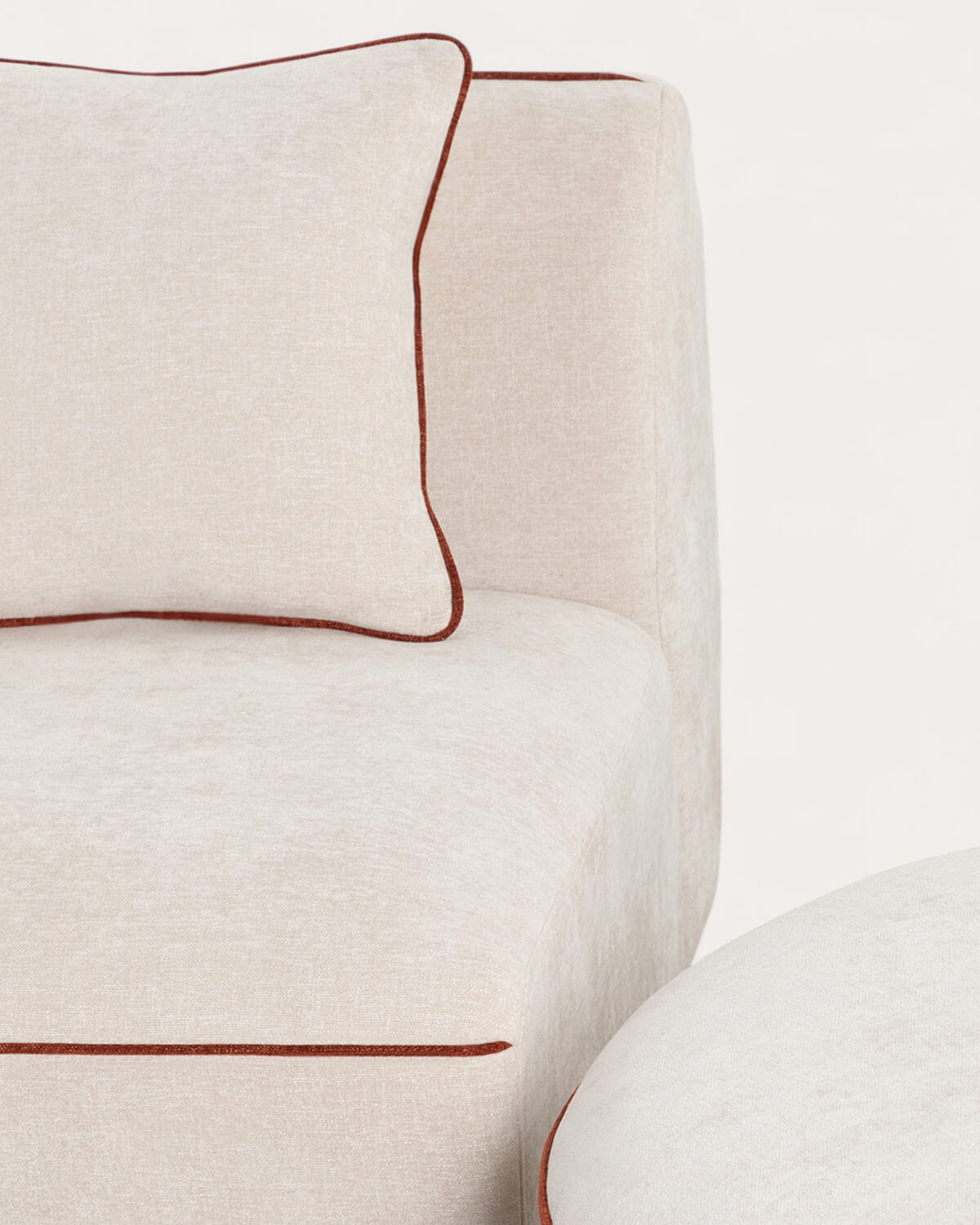 Sillón Esquinero con Puff Redondo de Tela Ilham , imagen de galería 8