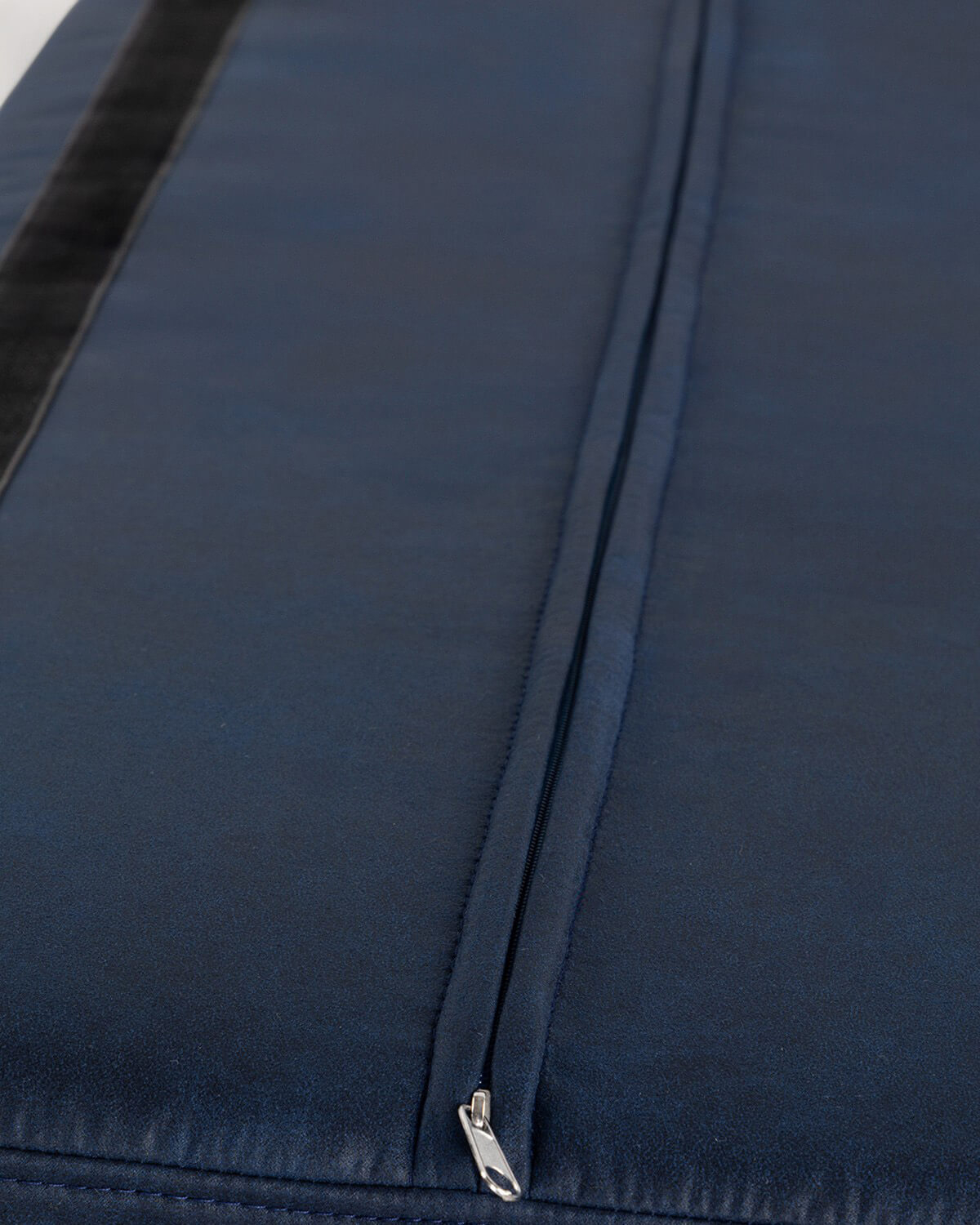 Banco de Tela y Madera Eamon , imagen de galería 6