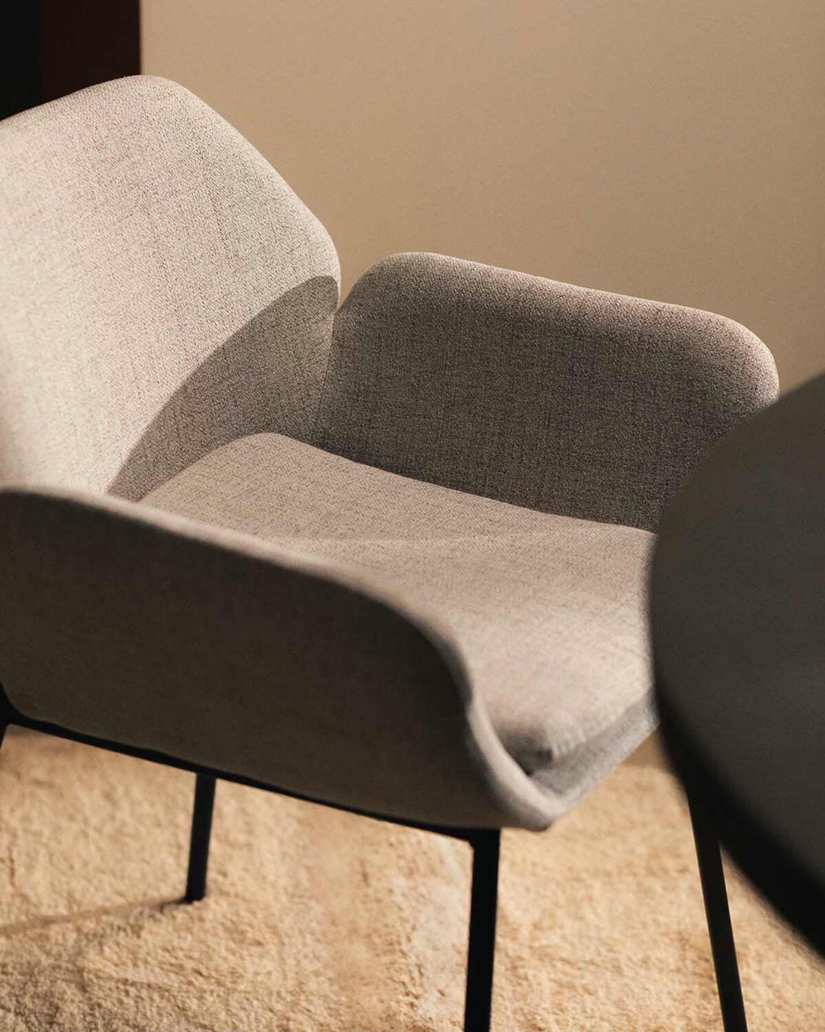 Silla de Comedor de Metal con Reposabrazos y Tela Eider, imagen de galería 3