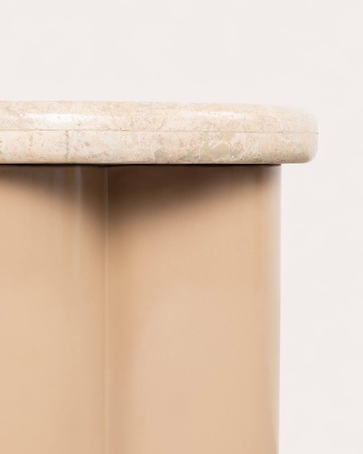 Mesa Auxiliar Redonda de Mármol Travertino y Metal (Ø31 cm) Trébolo, imagen de galería 5