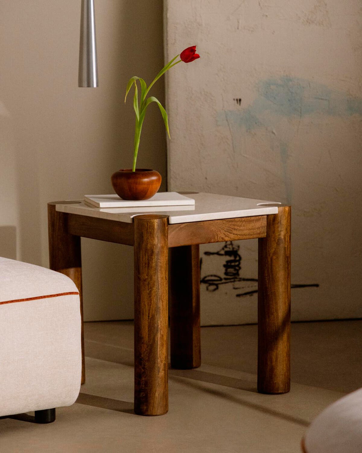 Mesa Auxiliar Cuadrada de Mármol Botticino y Madera de Mango (50x50 cm) Dublin, imagen de galería 2
