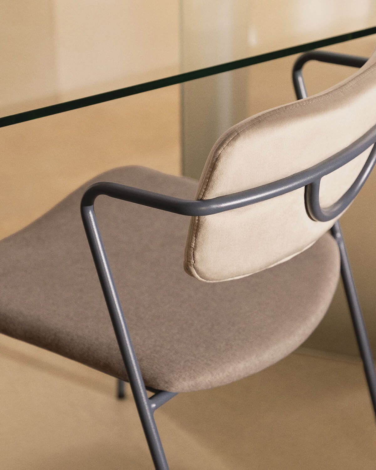 Silla de Comedor de Terciopelo y Tela Irun, imagen de galería 2