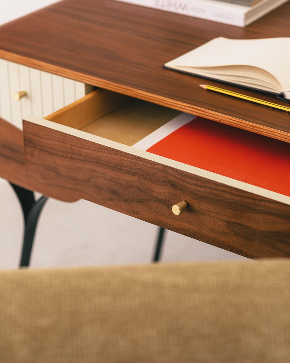 Escritorio con Cajones de Madera y Metal Inari, imagen de galería 3