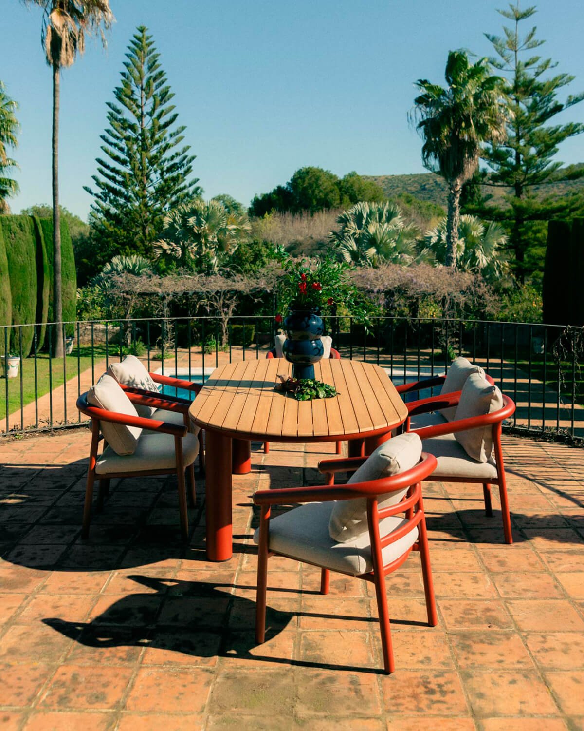 Mesa de Exterior Ovalada de Aluminio y Madera de Teca (240x120 cm) Cheryl, imagen de galería 2