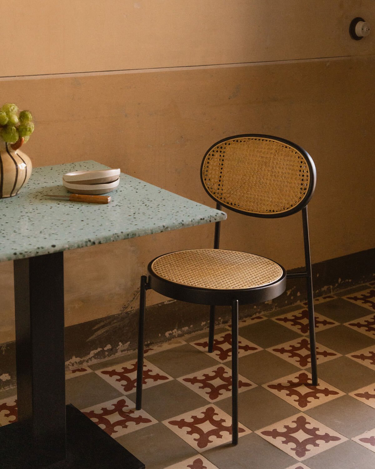 Silla de Comedor de Ratán Natural y Metal Vili, imagen de galería 2