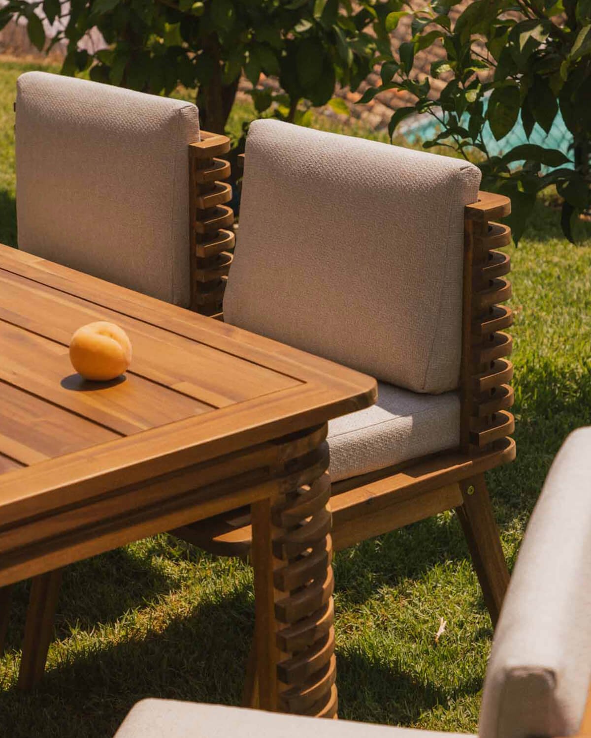 Silla de Exterior de Madera de Acacia con Cojines de Tela Hazan, imagen de galería 3