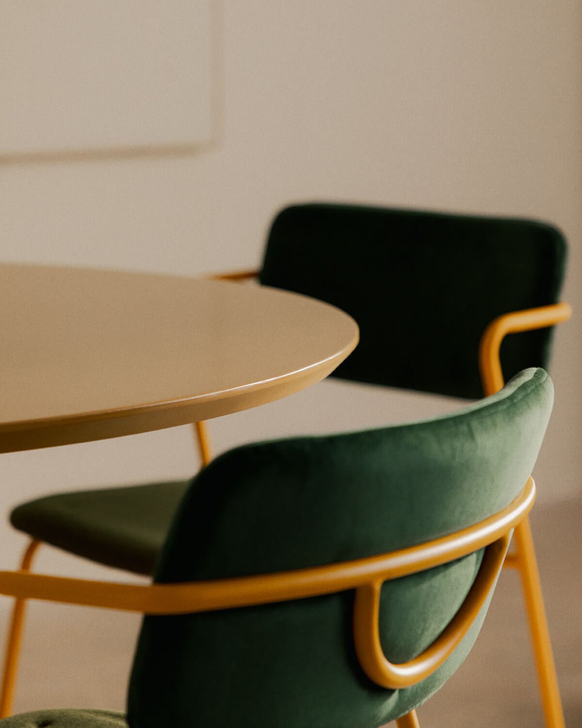 Set de Mesa de Comedor Redonda (Ø120 cm) Irem y 4 Sillas de Tela Irun, imagen de galer&iacute;a 3